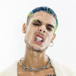 Ca7riel sorprende con su nuevo video “Polvo”