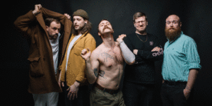 Idles presenta “Ultra Mono”, la locura del Hardcore/Punk/Sónico