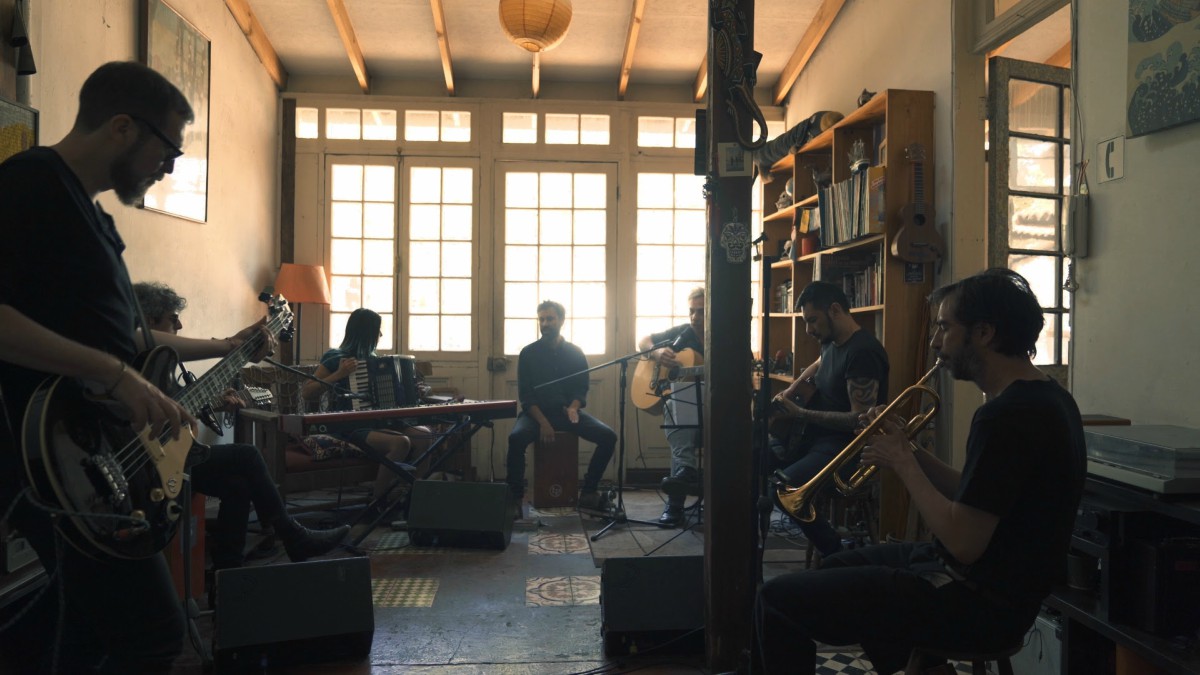  La banda chilena Los Ciervos plasman la oscuridad en clave acústica en Sesión Elena Blanco