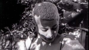 Josefina Espejo nos entrega una experiencia enigmática y simbólica con su nuevo single “Peticiones”