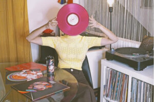 Anni B Sweet crea su cerveza y reedita “Universo por estrenar”