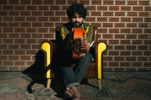 CHIKI LORA, íntimo y personal con “Volaré”