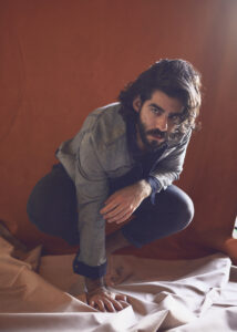 Rafa Rico se descubre en su nuevo sencillo “Wonder”