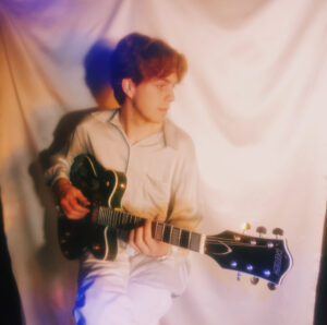 Rothrigo está en racha: “Train Tracks”