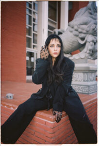 Girl Ultra estrena su single “Rosas (dímelo)”