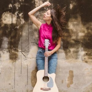 CATA RAYBAUD, nuevo single y feat. con Tania Bárbara