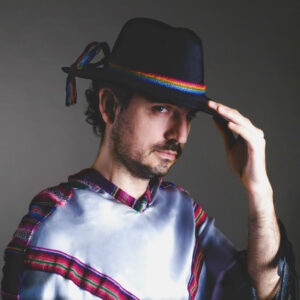 ¿Pueden encontrarse 2 Minutos, The Doors y El Chasky? Parece que sí.