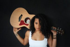 LaFolie Austral envía un mensaje de empoderamiento femenino en ‘Liberada’