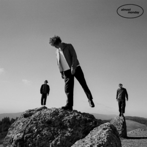 almost Monday estrena su single “Hailey Beebs”