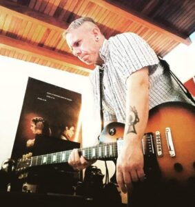 El Brigadier llega a las plataformas digitales con su rock espacial