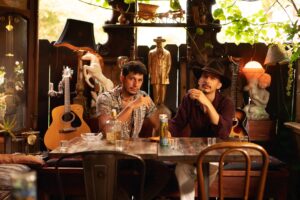 Carlos Neda y Gonza Silva nos invitan “Mezcla” su nueva canción.