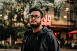 Ambroz lanza ‘Voices of a Dead Memory’