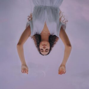 Valeria Jasso estrena “La Luna”