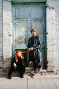 “El Sol” debut de Juan Desordenado junto a Chini.png