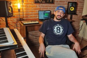 Ed Keziah lanza “Tirados en el sofá”