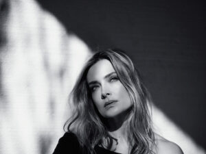 Nicole muestra como somos “Valientes” ante la vida en su nuevo video