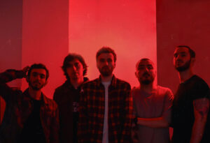 ROYALS lanza ‘Fuego’, el sonido del rock latino moderno