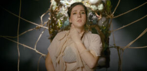 Mira el video “Loose Ends” de Jeni Schapire