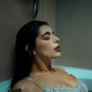 Escucha a Digital Drvgs, ALASKALASKA, Alejandra del Pino y Juan Galvis