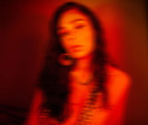 Limandi debuta con maestría en su álbum “FUCK. IT.”: Un Viaje Musical de Autenticidad y Empoderamiento