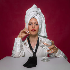 Fia Silena transforma rupturas en ritmo con su nuevo sencillo “Cheers Baby”