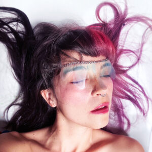 Rykka explora la confianza con su nuevo single “High Trust High Stakes”