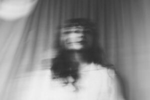 “Beep Beep” de AUNCE: Electrónica introspectiva y provocadora