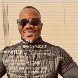 “Pray for me” de Micky Elvis: Un canto a la resiliencia y la fe