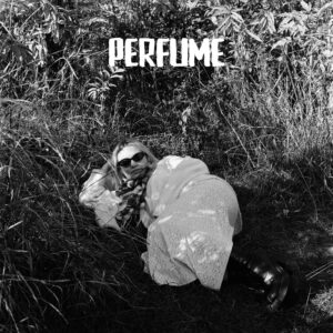 Kelsie Kimberlin seduce con “Perfume”: Un hechizo musical de amor y atracción