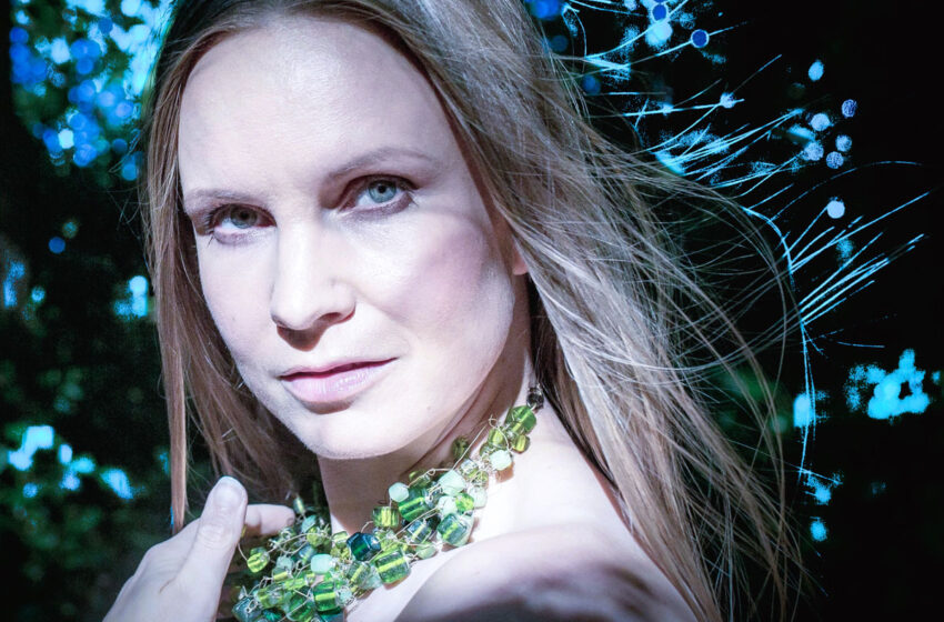  Descubre “Thinning Ice”, el nuevo capítulo del pop electrónico de Aino Elina