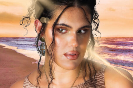 Eva Pagán deslumbra con “In The Mirror”: fusión de pop latino y electrónica