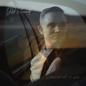 Romance, folk y autopistas nocturnas: así suena el viaje sonoro de “Caught Up In You” de JB Elwood