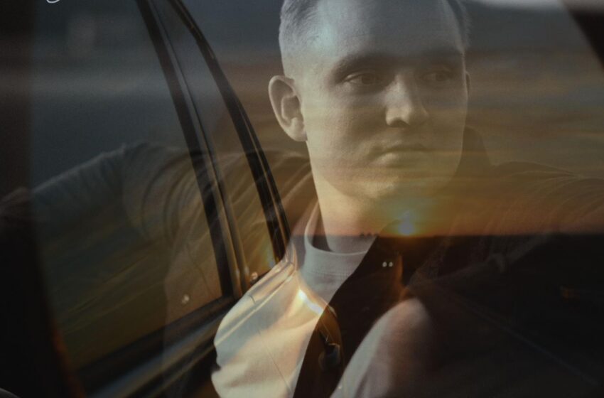  Romance, folk y autopistas nocturnas: así suena el viaje sonoro de “Caught Up In You” de JB Elwood