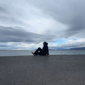 Historias de amor, presión y oscuridad: cuatro canciones que exploran emociones intensas