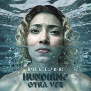 Dálida de la Cruz explora el dolor emocional en su íntimo sencillo “Hundirme Otra Vez”