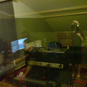 “Deep Blue” de The Past is The Best: Dream pop y post-punk con espíritu casero y profundidad emocional