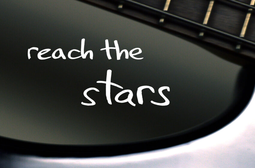  “Reach the Stars”: el rock emotivo y clásico de Alex Wellkers
