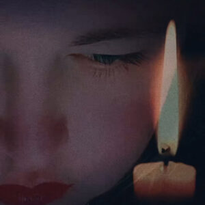 Clare Easdown enciende conciencia con su nuevo single “In Candlelight”