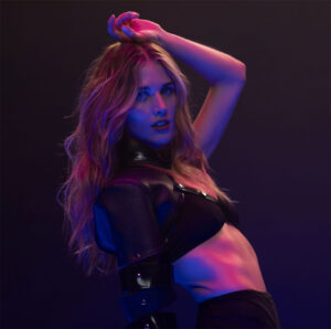 “Wildfire”: el impactante videoclip que consagra a Allegra