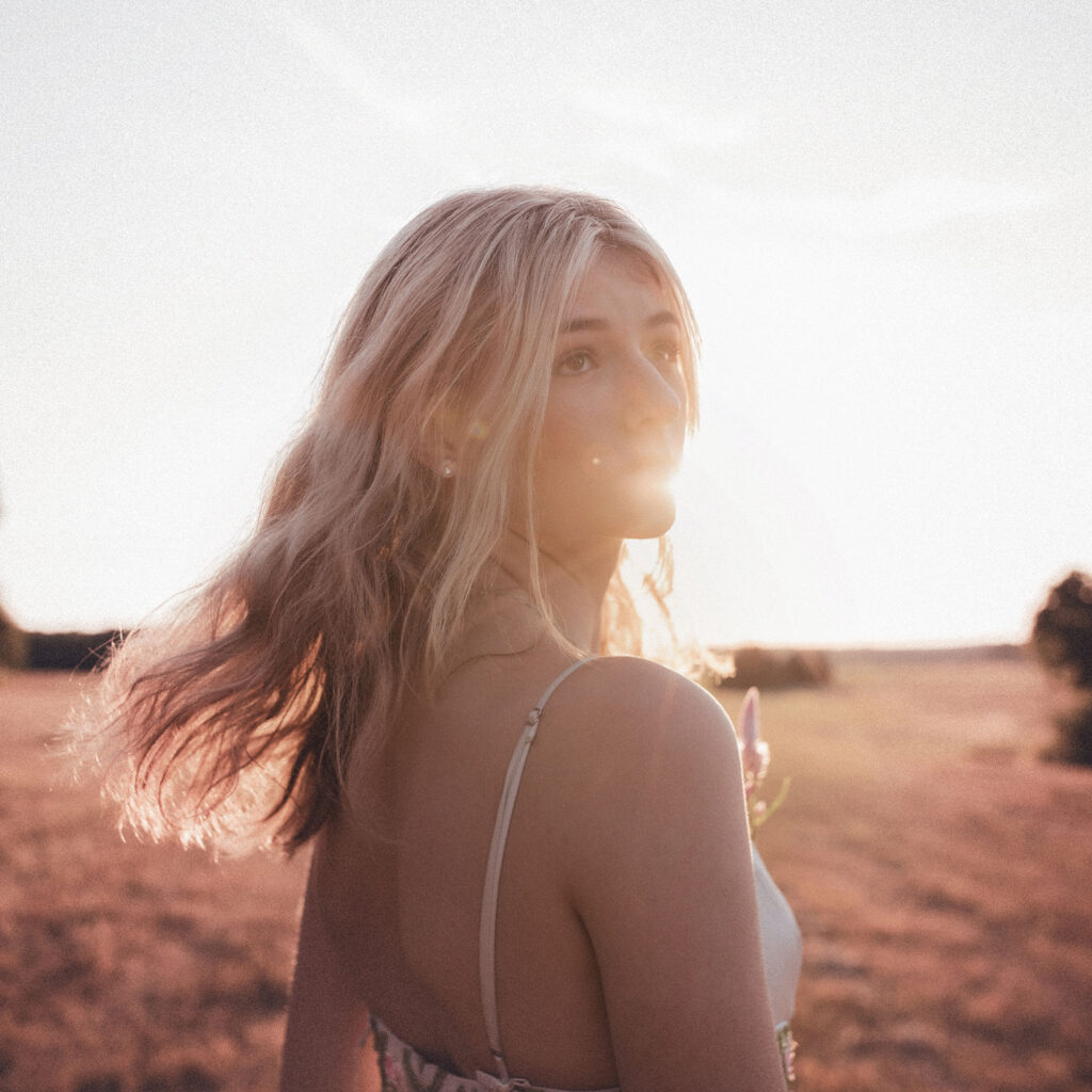 cover single art Ava Valianti Running on Empty