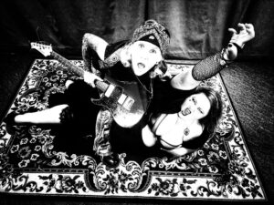 Rebeldía punk y furia DIY en el nuevo single de Clare Easdown