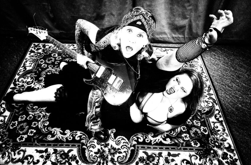 Rebeldía punk y furia DIY en el nuevo single de Clare Easdown