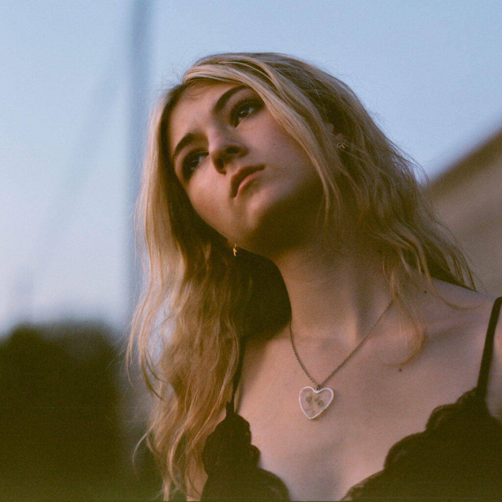 photo Ava Valianti by Ashley Plante