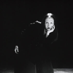 “Helíade”: la elegía luminosa de Javiera Electra