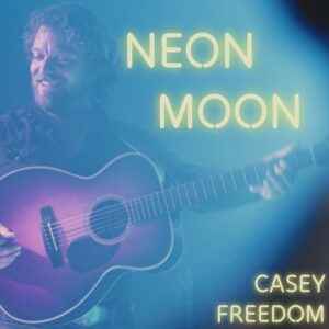 Una versión íntima y emotiva del clásico “Neon Moon”