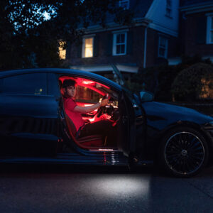 El viaje íntimo y nocturno que impulsa “The Mercedes” de Max Sarre