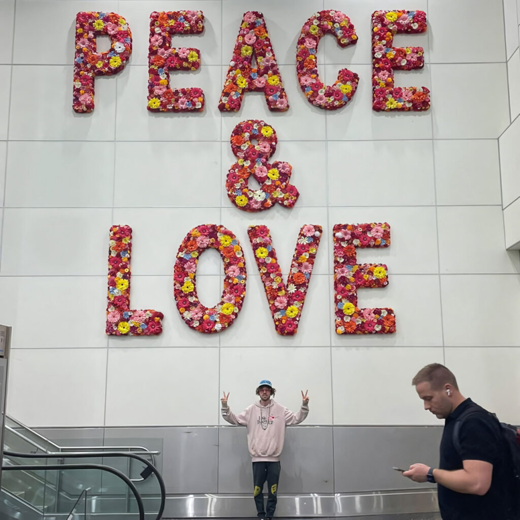 cover single art Sauly Bee Peace and Love