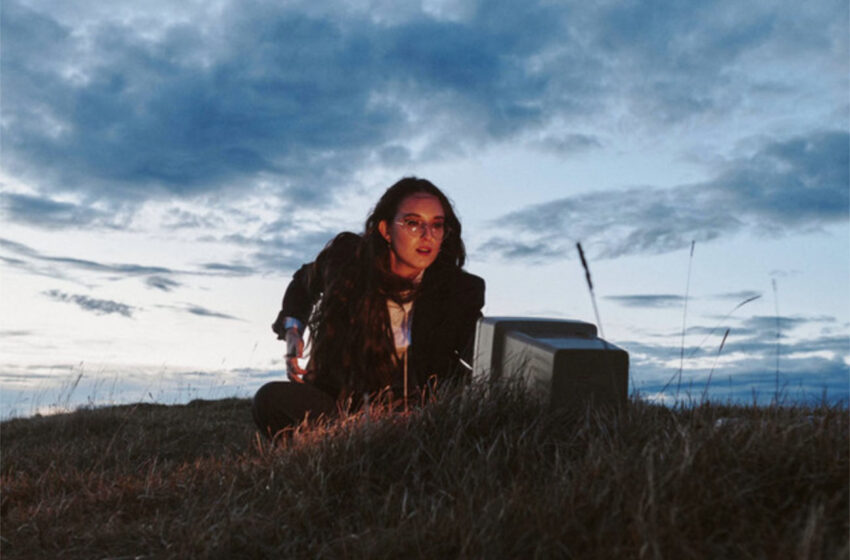  Veronica Fusaro brilla con su poderoso single “Gold Rush”