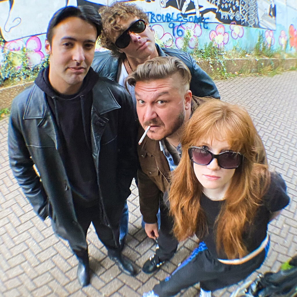 photo CAN'T STOP TALKING