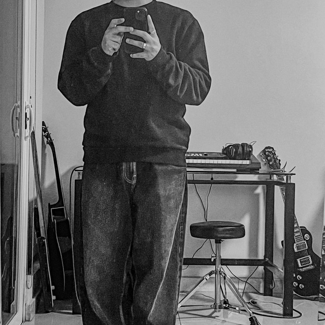 Luces que laten: cuatro canciones para atravesar la noche